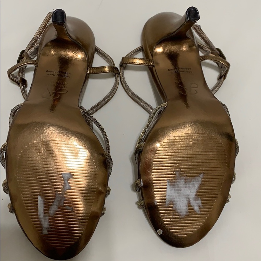 Adrianna Papell gold/bronze 3” heels, never worn - Picture 5 of 8